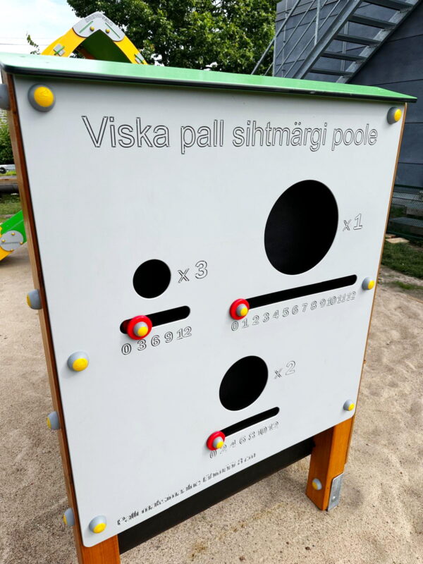 Mängumaja koolitahvli ja tegeluspaneelidega - Image 6