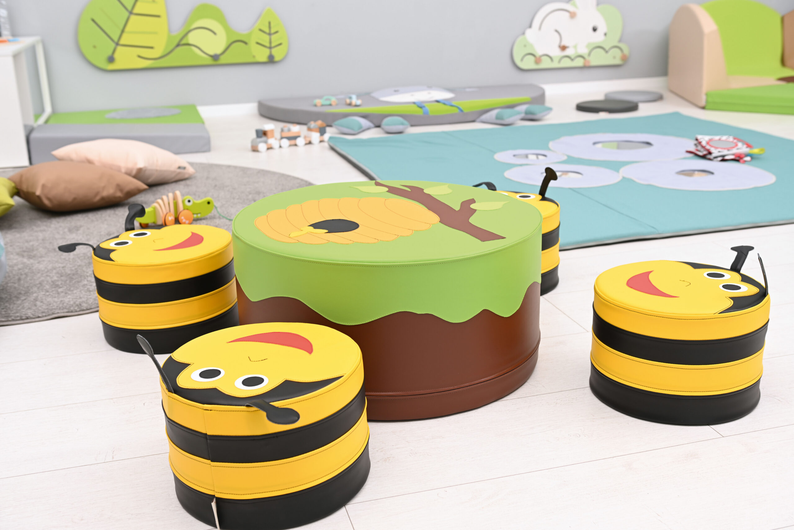 Istmekomplekt 4 tooli + laud - Image 6