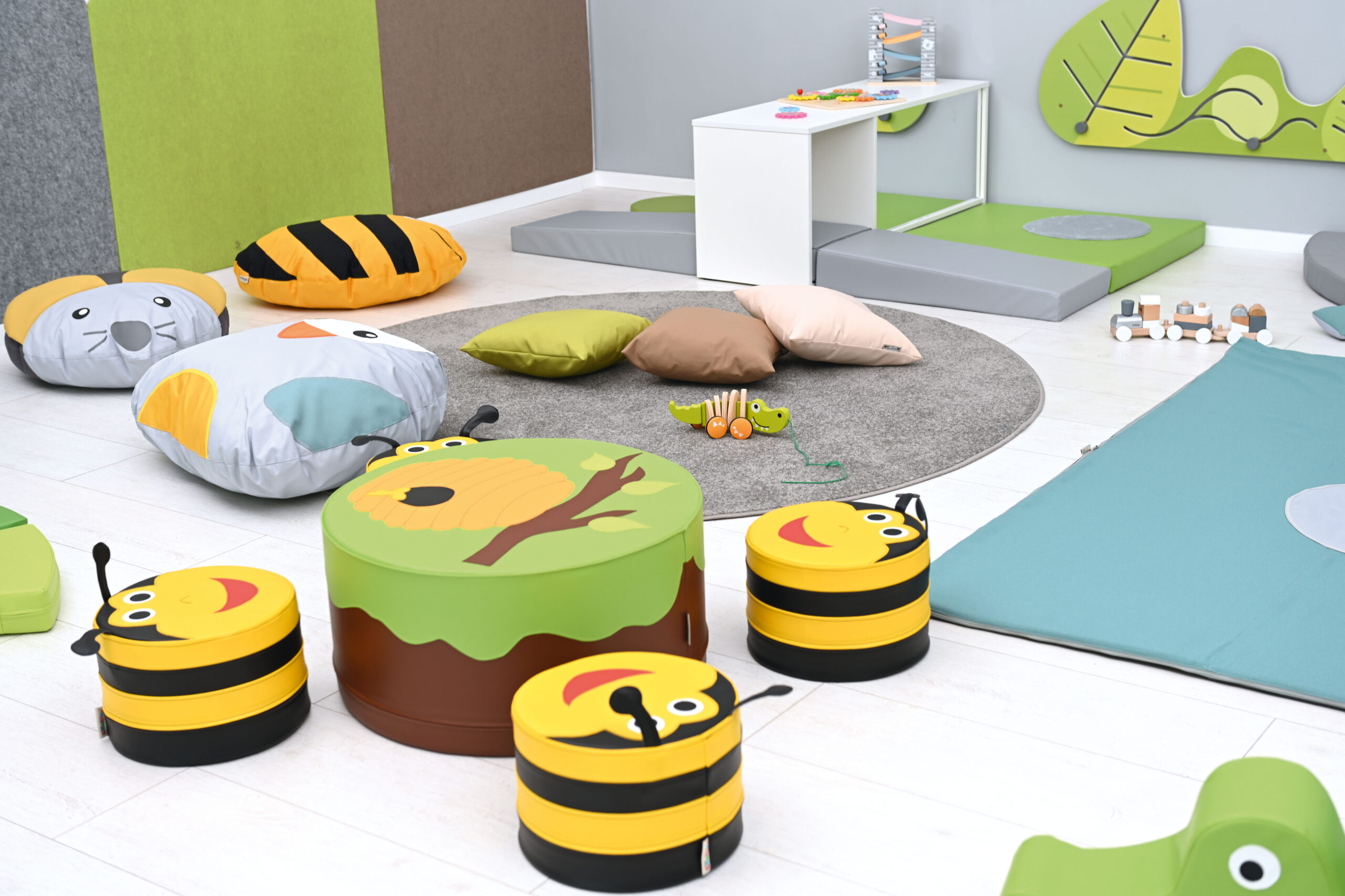 Istmekomplekt 4 tooli + laud - Image 7