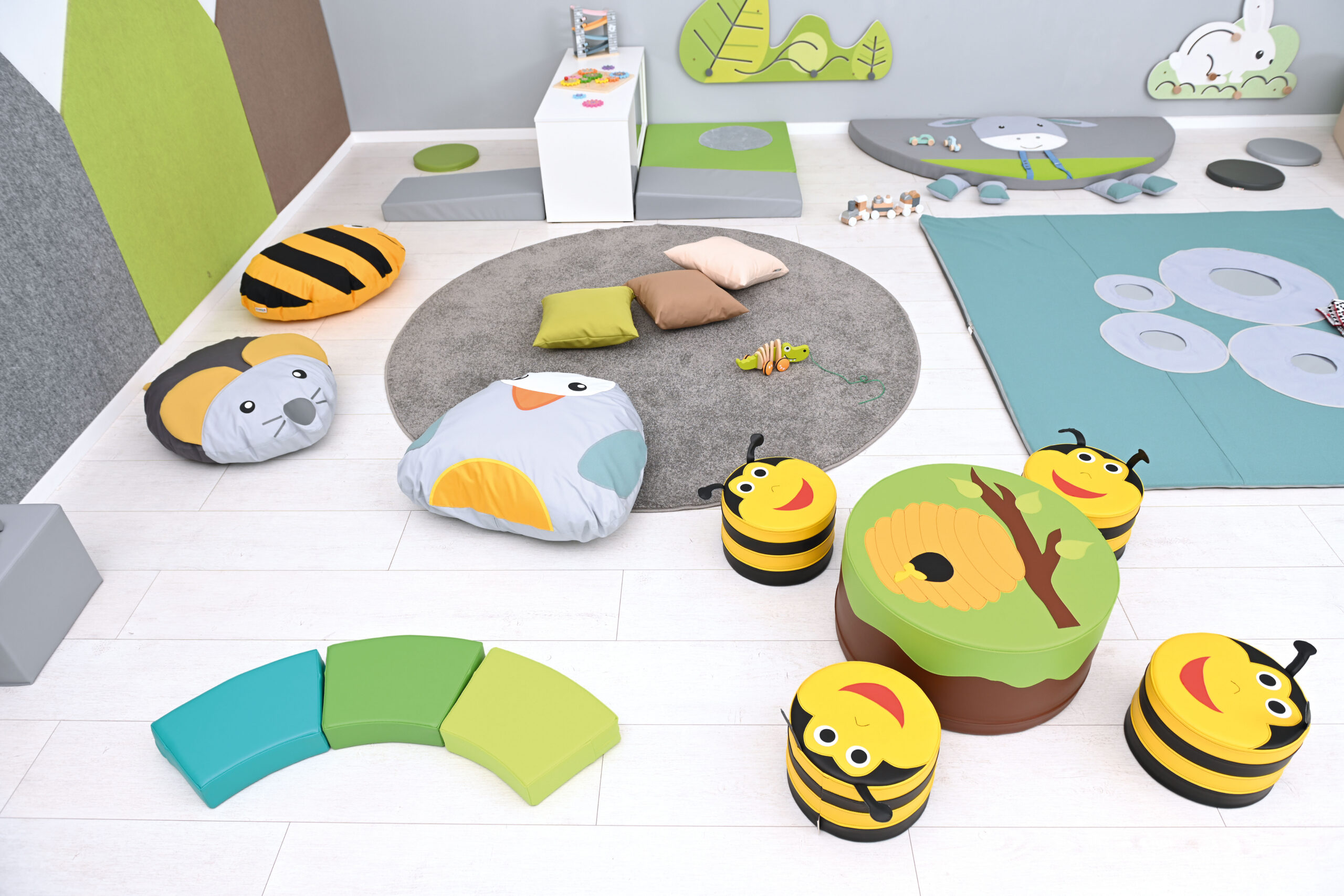 Istmekomplekt 4 tooli + laud - Image 5