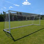 Mobiilne jalgpallivärav 7,32 x 2,44 m (ratastega)