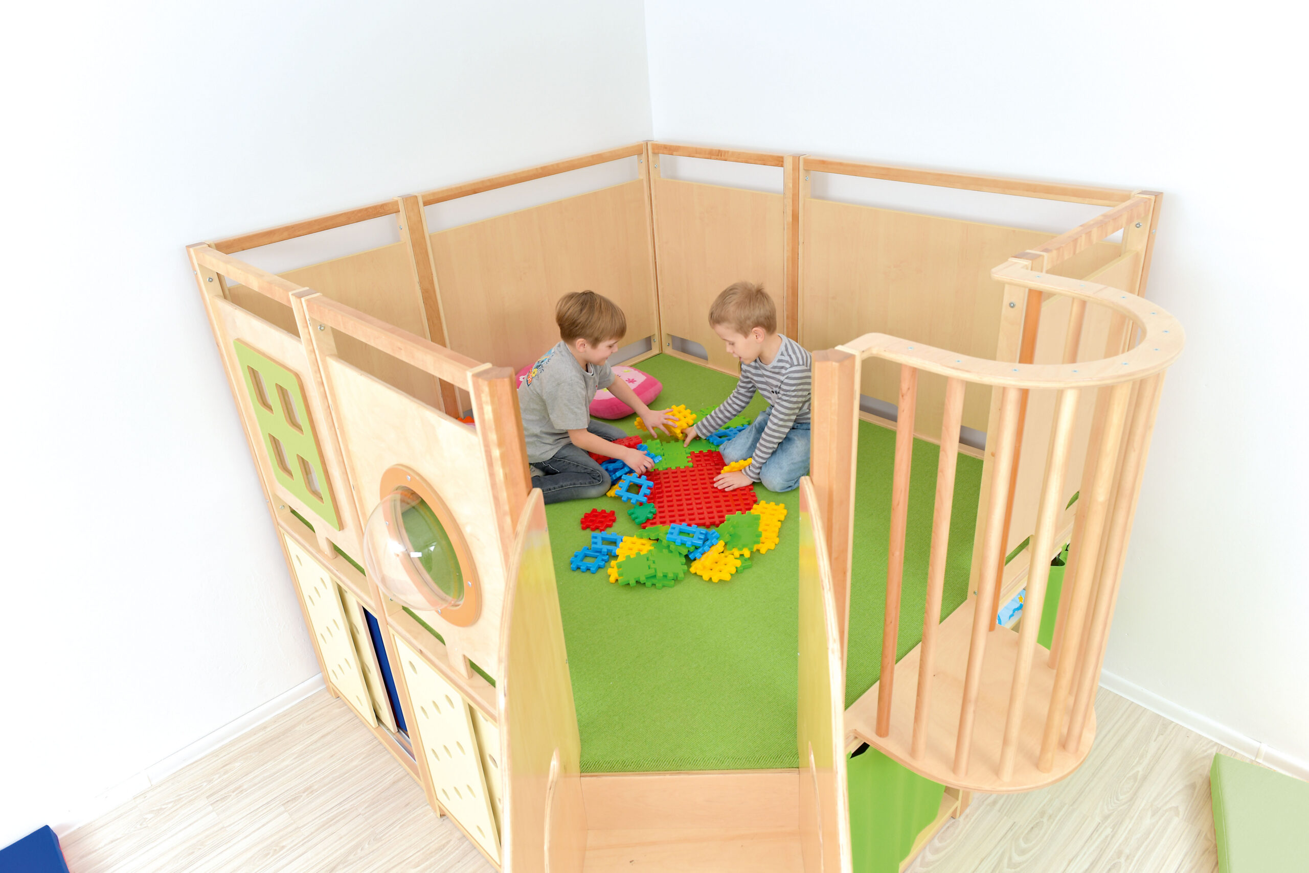 Kahekorruseline mängunurk madratsite hoiukastiga - Image 14