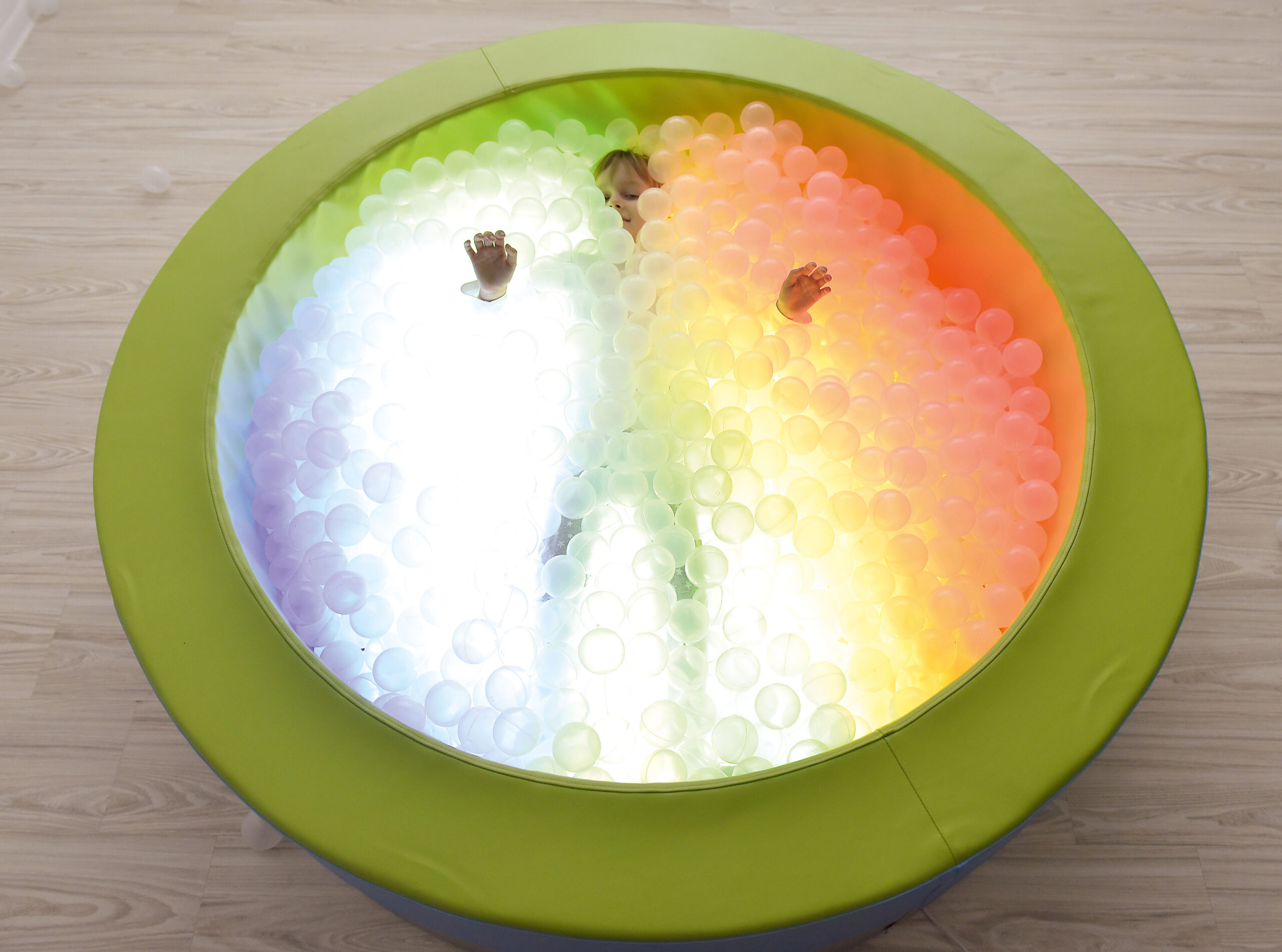 Valgustusega ümmargune pallimeri